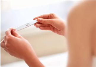验孕棒一深一浅是怀了吗 验孕棒一深一浅是什么原因
